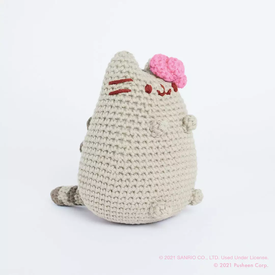 Stitch & Story Characters Hello Kitty X Pusheen: Pusheen Amigurumi 8 Stitch & Story Characters Hello Kitty X Pusheen: Pusheen Amigurumi